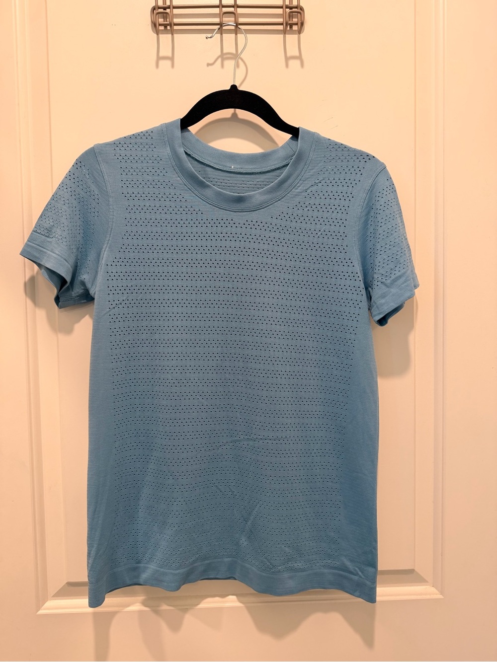 Lululemon Breeze By Short Sleeve Short-Sleeve Blue
Athletic Top Size M